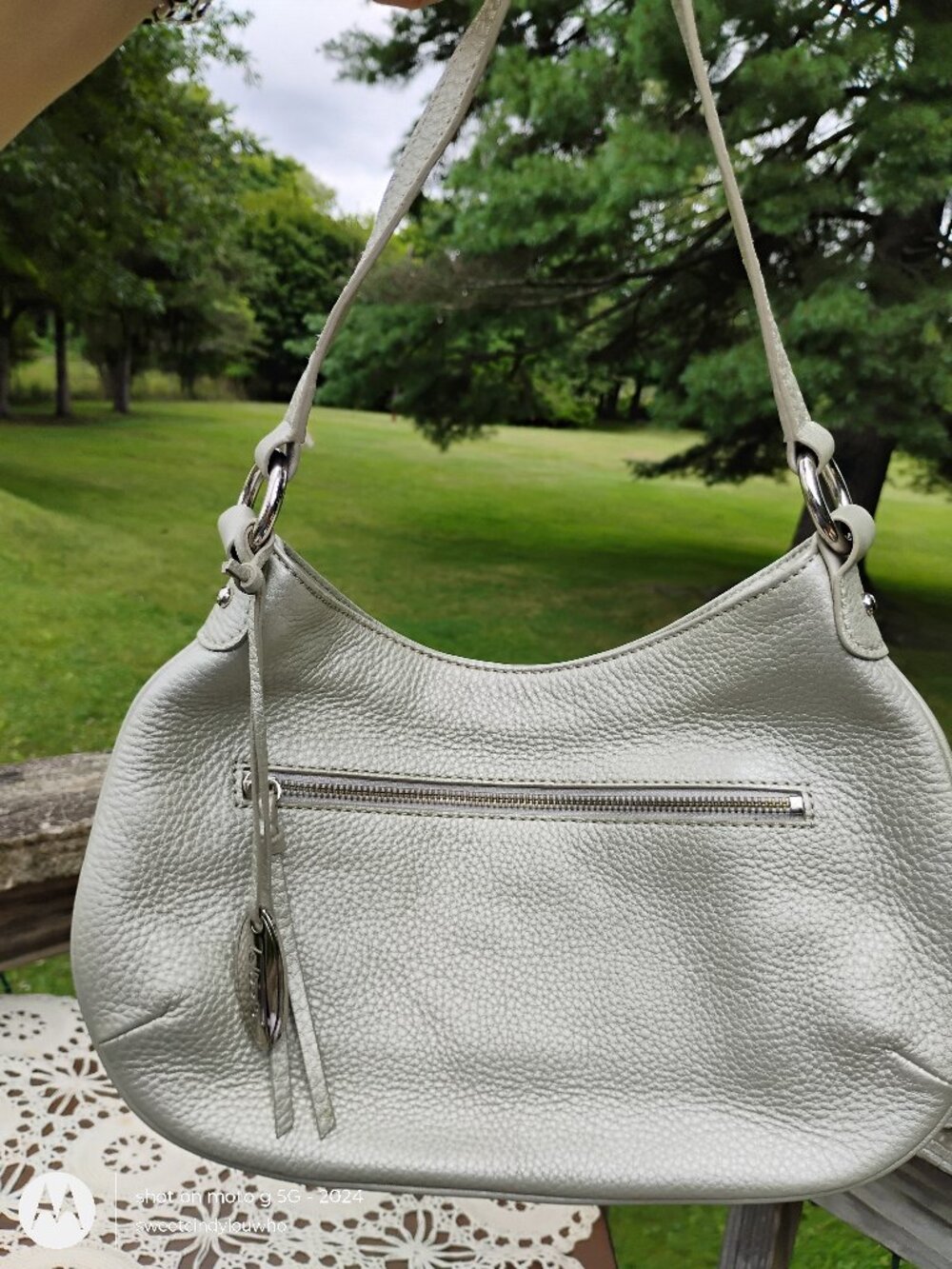 Talbots hobo style champagne gold metallic pebble grain leather bag Y2K style